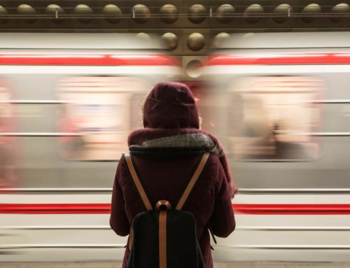 Auf Reisen: eine Erzählung über rüstige Rentner, bockige Kinder und mitfühlende Rocker